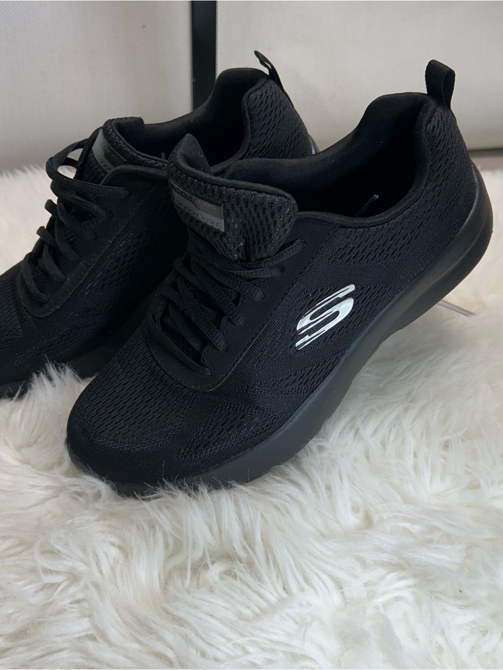 Skechers size 8/5 Black Mesh Lace-Up Casual Sneakers with Silver Logo